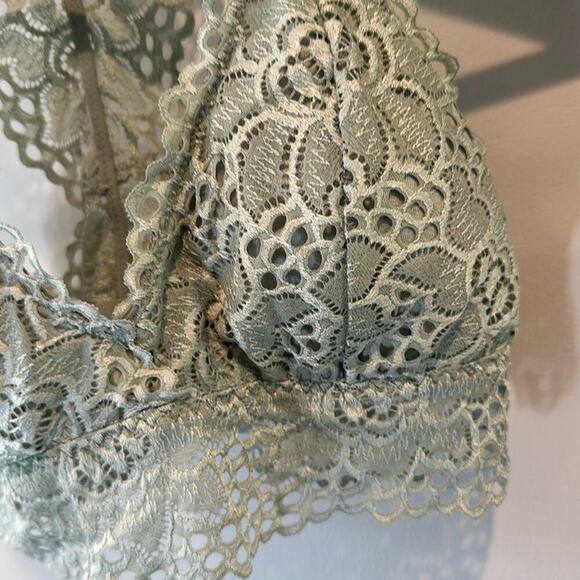 Listicle Medium Seafoam Lace Bralette - Picture 6 of 11